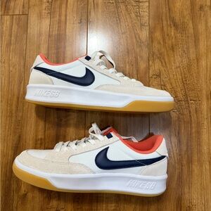 Nike SB Men's White and Black Sneakers